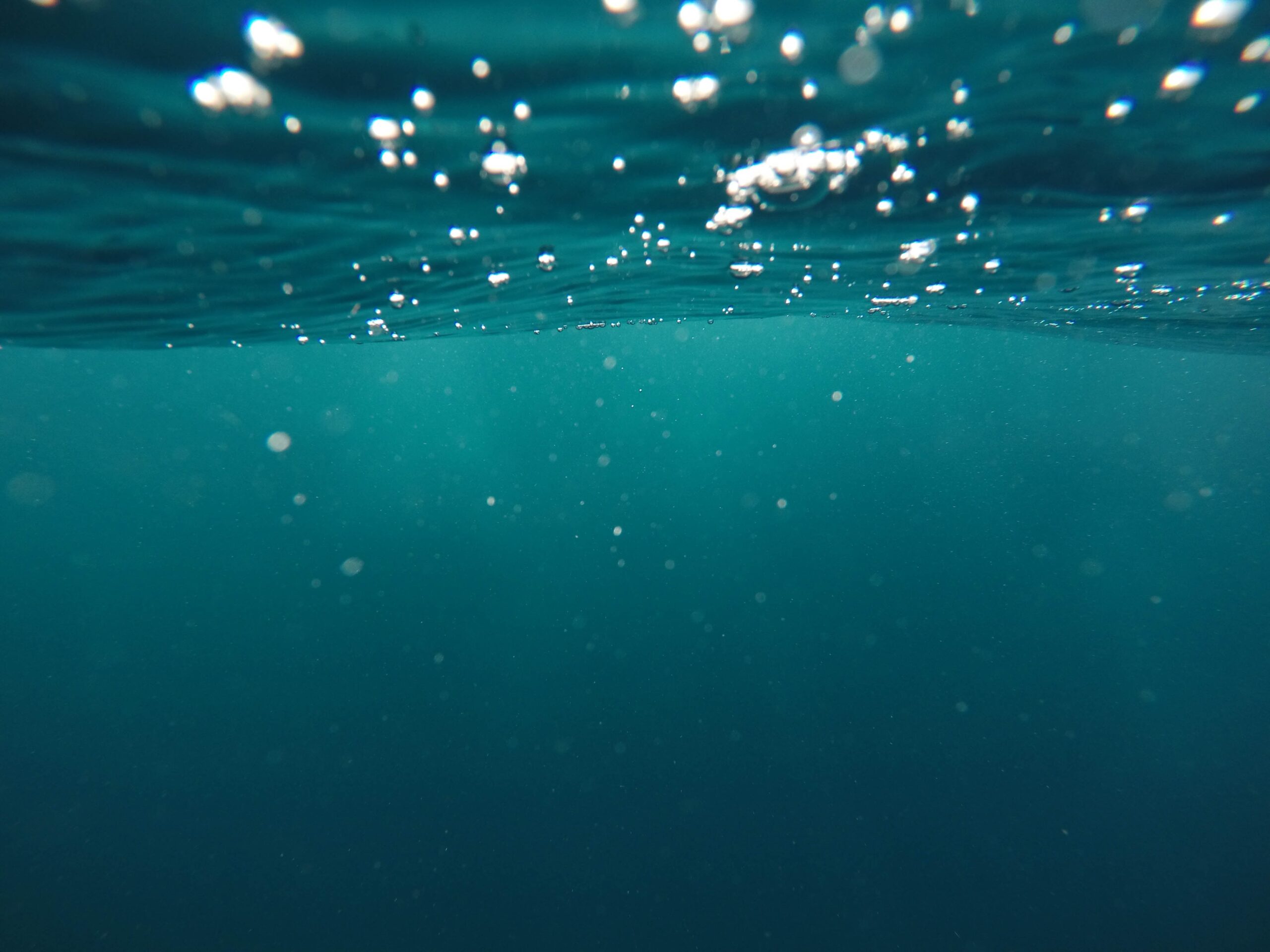 Les clés de la marée de boulettes de plastique en Galice : de quoi s’agit-il, pourquoi la réaction a-t-elle été si tardive et qui est responsable de leur nettoyage ?